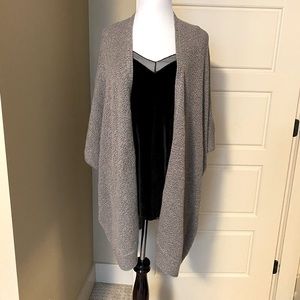 Aritzia Iconic Cape black/Beige Marled Sz M/L